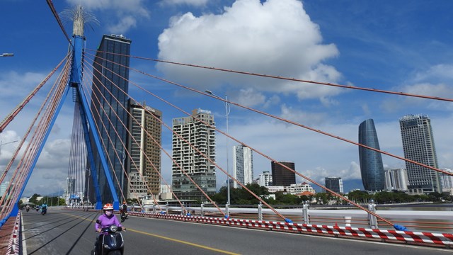 Mở cửa du lịch, doanh nghiệp và cơ sở dịch vụ tại Đà Nẵng còn ngập ngừng