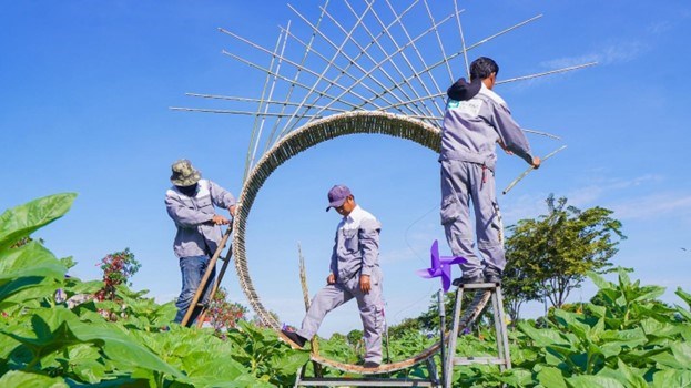 mo-cua-vuon-hoa-huong-duong-dam-chat-phuong-nam-tai-van-phuc-city_3.jpg