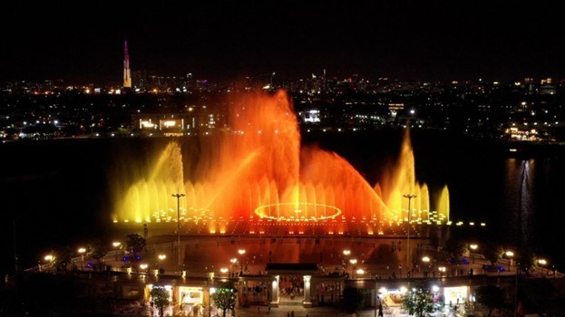 mo-cua-vuon-hoa-huong-duong-dam-chat-phuong-nam-tai-van-phuc-city_4.jpg