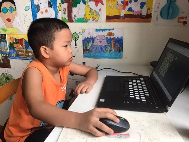 mot-tiet-con-hoc-online-bo-39giat39-m225y-4-lan-nghe-dien-thoai_1.jpeg mot-tiet-con-hoc-online-bo-39giat39-m225y-4-lan-nghe-dien-thoai_1.jpeg