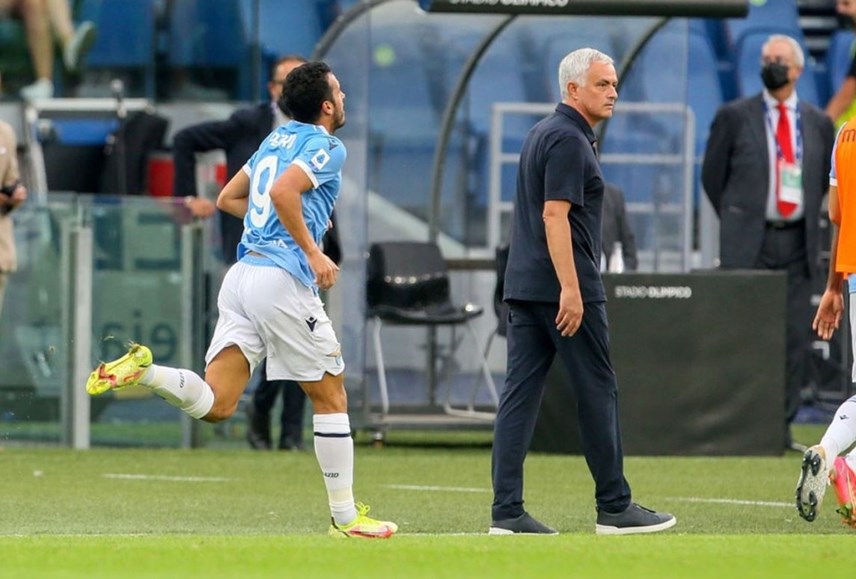 mourinho-nhan-the-v224ng-as-roma-thua-kich-t237nh-lazio-v236-nguoi-cu_1.jpg