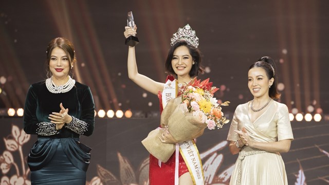 Nông Thuý Hằng đăng quang Hoa hậu các dân tộc Việt Nam 2022