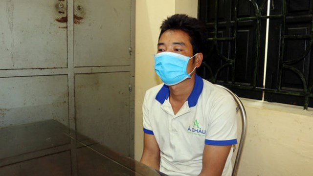 Nam Định: Bị kiểm tra, thuyền trưởng tàu không số đẩy 3 công an xuống sông