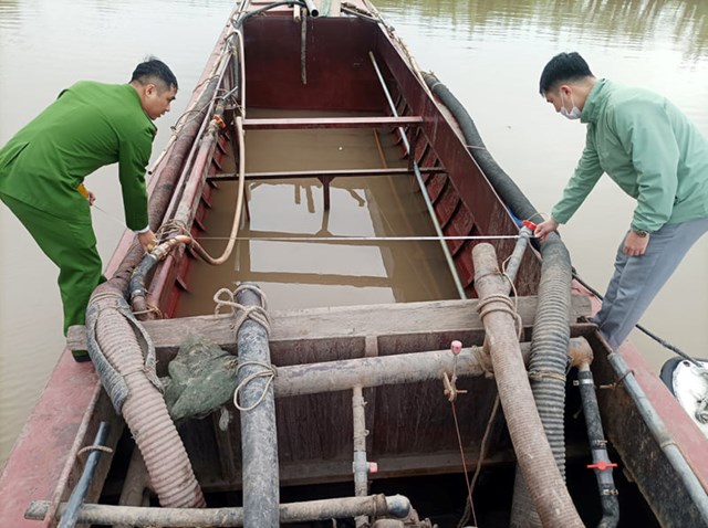 nam-dinh-bi-kiem-tra-thuyen-truong-t224u-kh244ng-so-day-3-c244ng-an-xuong-s244ng_1.jpg nam-dinh-bi-kiem-tra-thuyen-truong-t224u-kh244ng-so-day-3-c244ng-an-xuong-s244ng_1.jpg