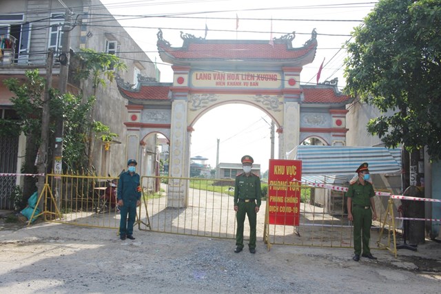 nam-dinh-d249ng-m225y-bay-kh244ng-nguoi-l225i-gi250p-d226n-th244n-bi-phong-toa-phun-thuoc-tru-s226u_2.jpg nam-dinh-d249ng-m225y-bay-kh244ng-nguoi-l225i-gi250p-d226n-th244n-bi-phong-toa-phun-thuoc-tru-s226u_2.jpg