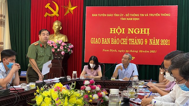 nam-dinh-nhieu-h224nh-vi-gian-doi-nham-x226m-nhap-v249ng-xanh_1.jpg