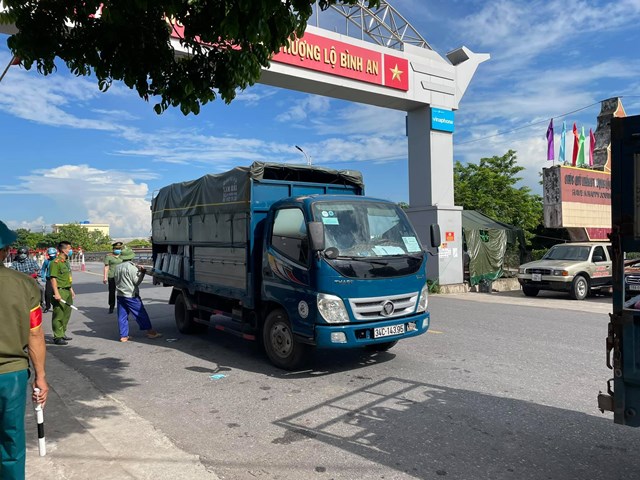nam-dinh-nhieu-h224nh-vi-gian-doi-nham-x226m-nhap-v249ng-xanh_2.jpg