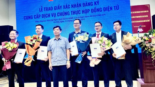 Năm doanh nghiệp đầu tiên được trao Giấy xác nhận đăng ký cung cấp dịch vụ chứng thực hợp đồng điện tử