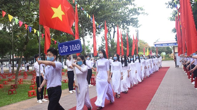 Năm học cũ - mới đan xen
