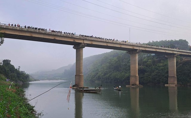 nam-sinh-lop-9-o-quang-b236nh-bo-lai-xe-dap-dien-nhay-roi-cau-tu-tu_1.jpeg