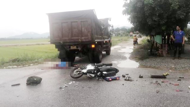 Nam thanh niên tử vong sau khi va chạm với xe tải 