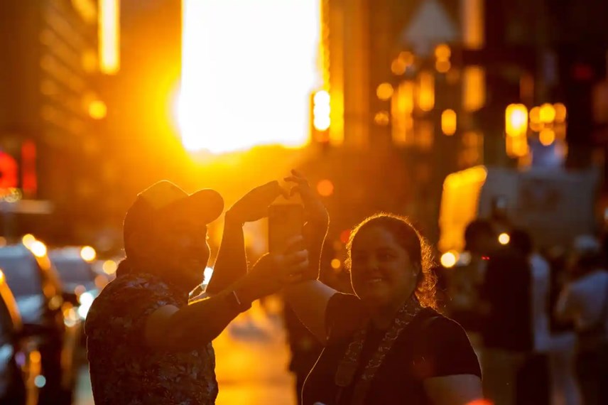 new-york-d243n-ch224o-canh-ho224ng-h244n-ruc-ro-manhattanhenge-dau-ti234n-cua-nam_2.jpg