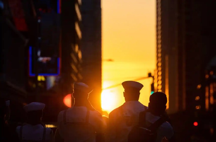 new-york-d243n-ch224o-canh-ho224ng-h244n-ruc-ro-manhattanhenge-dau-ti234n-cua-nam_4.jpg