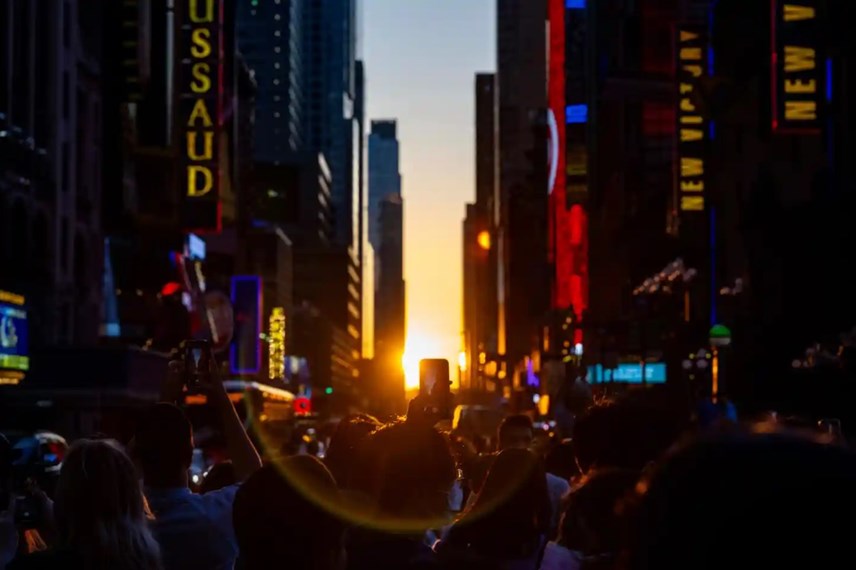 new-york-d243n-ch224o-canh-ho224ng-h244n-ruc-ro-manhattanhenge-dau-ti234n-cua-nam_6.jpg