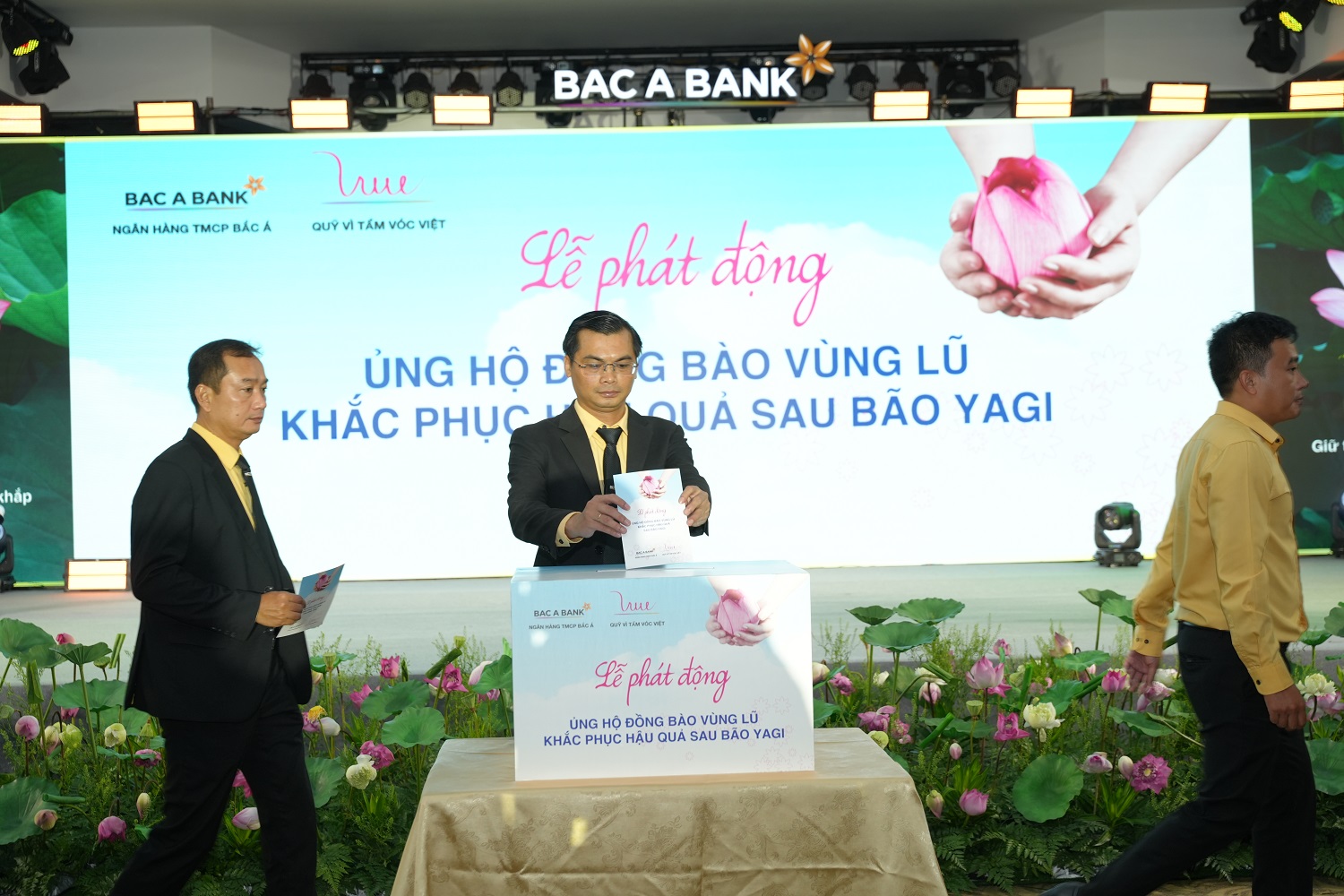 CBNV BAC A BANK tích cực ủng hộ hỗ trợ đồng bào vùng bão lũ khắc phục hậu quả