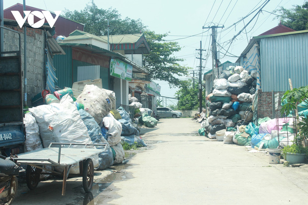 “Ngạt thở” vì ô nhiễm ở làng tái chế nhựa phế thải lớn nhất Hà Nội - Ảnh 11.