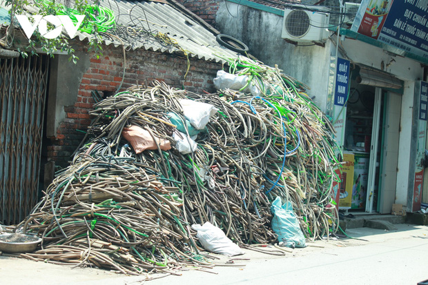 “Ngạt thở” vì ô nhiễm ở làng tái chế nhựa phế thải lớn nhất Hà Nội - Ảnh 14.