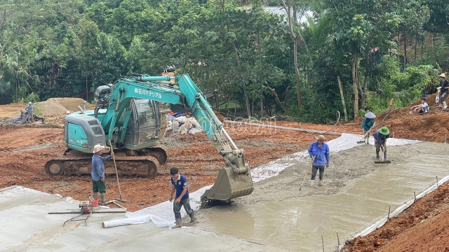 Ngày đêm thi công khu tạm cư Làng Nủ 