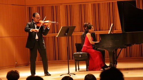 Nghệ sĩ Piano gốc Việt giành giải Vàng Giải thưởng Âm nhạc Toàn cầu