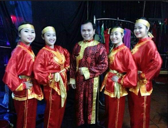 nghe-si-truyen-thong-lao-dao-v236-dich-covid-19-b224i-2-t236m-huong-di-cho-nhung-ng224y-39b236nh-thuong-moi39_1.jpg nghe-si-truyen-thong-lao-dao-v236-dich-covid-19-b224i-2-t236m-huong-di-cho-nhung-ng224y-39b236nh-thuong-moi39_1.jpg