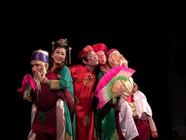 nghe-si-truyen-thong-lao-dao-v236-dich-covid-19-b224i-2-t236m-huong-di-cho-nhung-ng224y-39b236nh-thuong-moi39_2.jpg nghe-si-truyen-thong-lao-dao-v236-dich-covid-19-b224i-2-t236m-huong-di-cho-nhung-ng224y-39b236nh-thuong-moi39_2.jpg