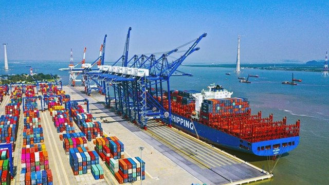Nghịch lý logistics: 'Đông' nhưng nhỏ