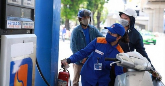 Nghiên cứu, đề xuất giảm các loại thuế, phí liên quan đến xăng dầu, tiêu dùng