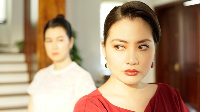 ngoc-lan-stress-voi-vai-diem-39da-nh226n-c225ch39-trong-39mat-na-guong39_2.jpg ngoc-lan-stress-voi-vai-diem-39da-nh226n-c225ch39-trong-39mat-na-guong39_2.jpg