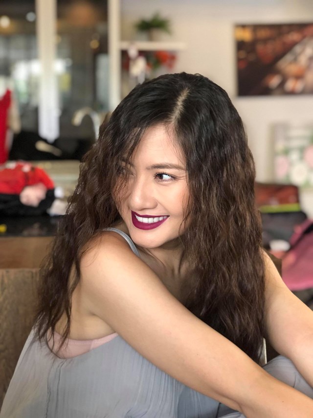 ngoc-lan-stress-voi-vai-diem-39da-nh226n-c225ch39-trong-39mat-na-guong39_6.jpg ngoc-lan-stress-voi-vai-diem-39da-nh226n-c225ch39-trong-39mat-na-guong39_6.jpg