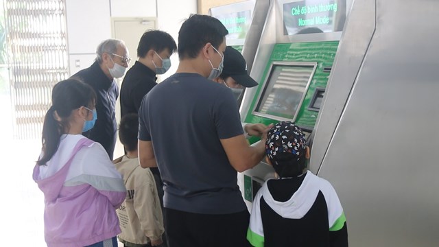 nguoi-d226n-39that-lung-buoc-bung39-trong-nhung-ng224y-39b227o39-gi225-xang_2.jpg nguoi-d226n-39that-lung-buoc-bung39-trong-nhung-ng224y-39b227o39-gi225-xang_2.jpg