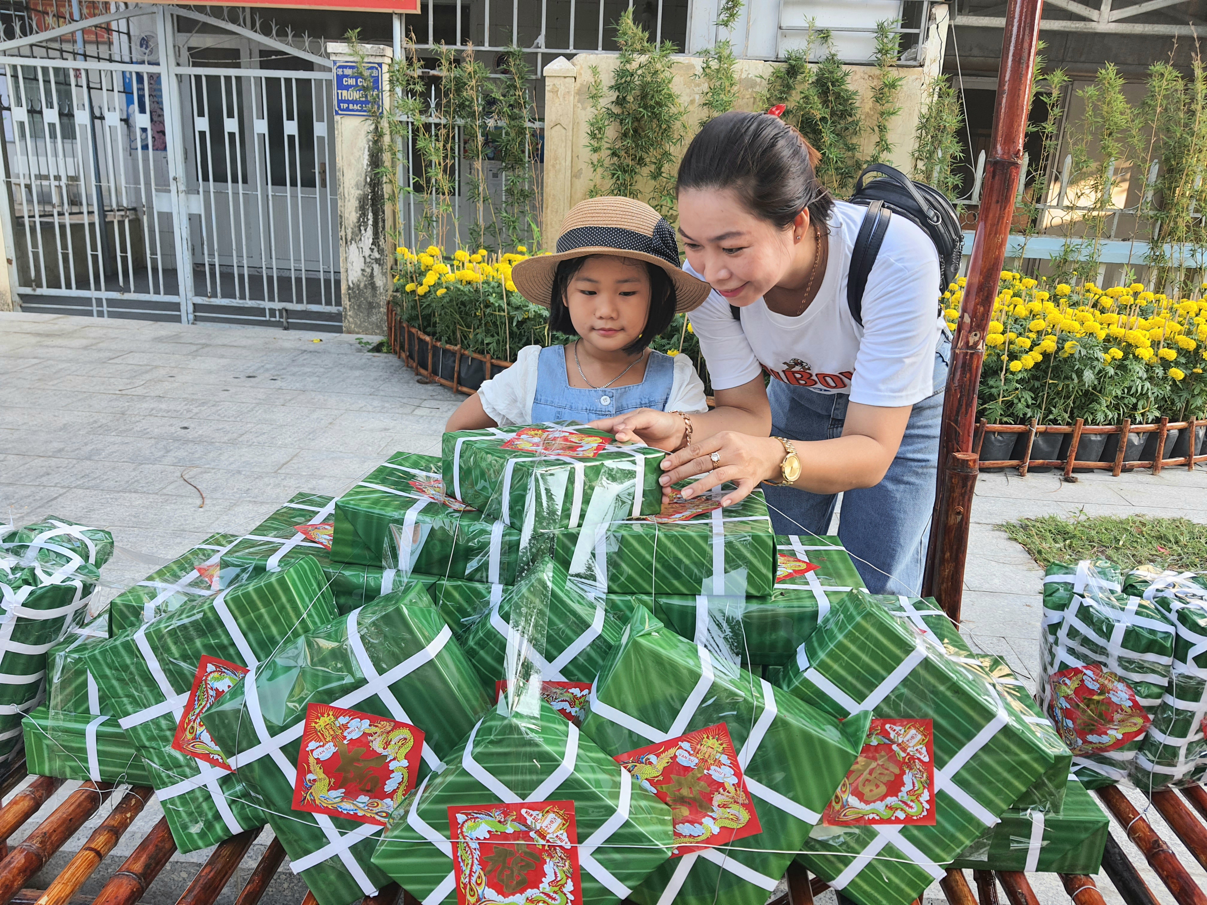 nguoi-d226n-bac-li234u-n244-nuc-di-check-in-duong-hoa-xu226n-nh226m-dan-2022-day-tho-mong_7.jpg nguoi-d226n-bac-li234u-n244-nuc-di-check-in-duong-hoa-xu226n-nh226m-dan-2022-day-tho-mong_7.jpg