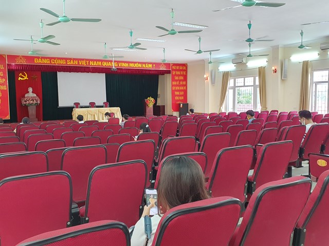 nguoi-d226n-l250ng-t250ng-khi-h224-noi-li234n-tuc-thay-doi-quy-dinh-ve-giay-di-duong_10.jpg