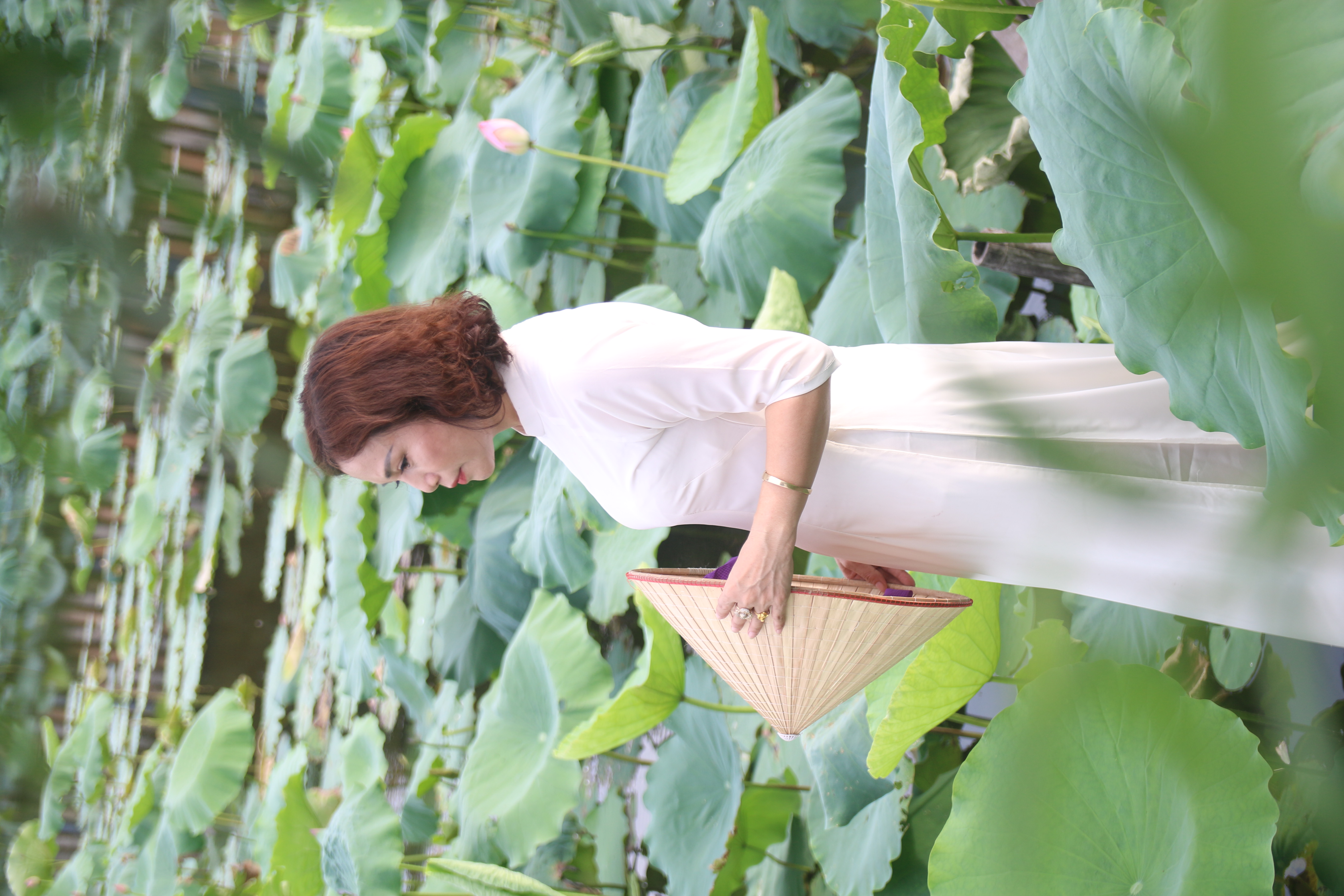 nguoi-d226n-tu-c225c-tinh-l226n-can-do-ve-h224-noi-chup-anh-m249a-sen_11.jpg