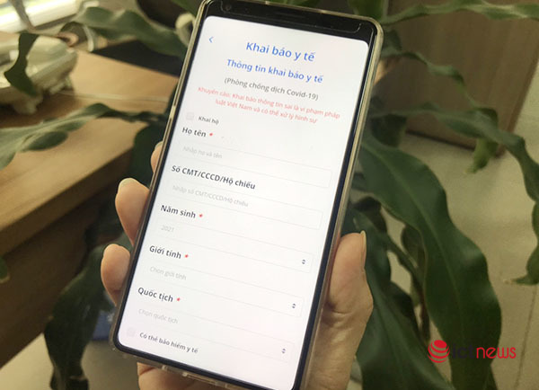 Người dân đã có thể khai báo y tế trực tuyến qua ứng dụng Bluezone