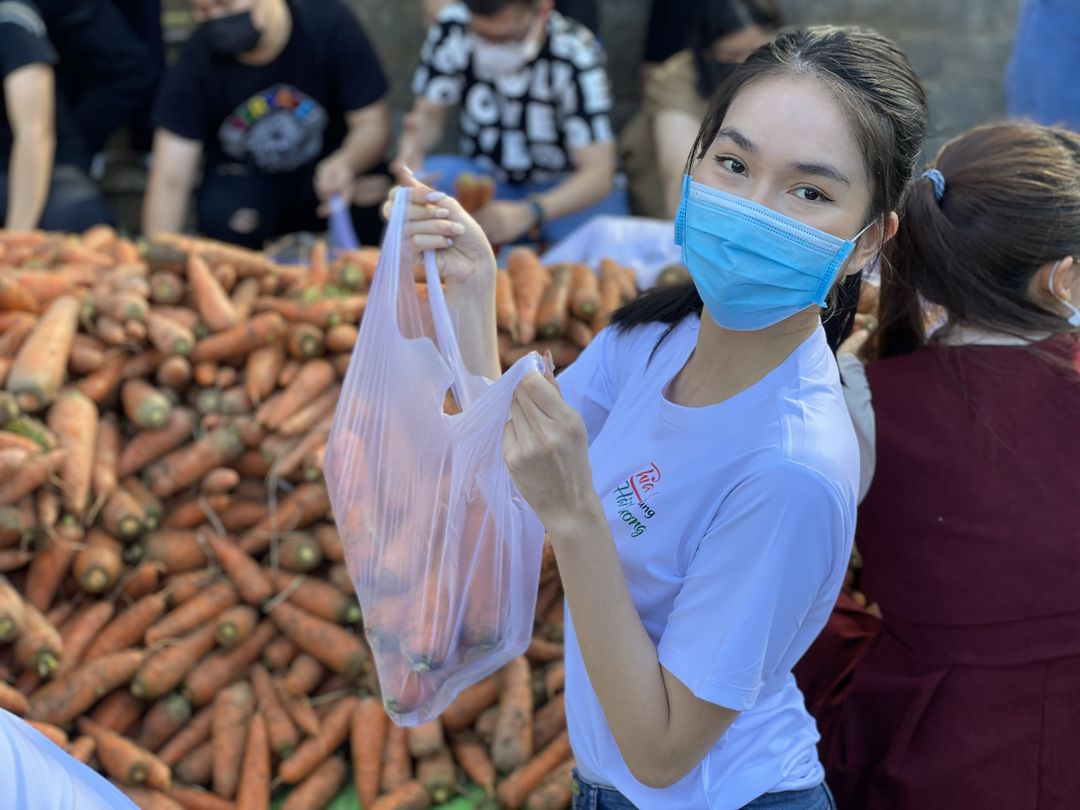 Người đẹp Hoa hậu Việt Nam chung tay 'giải cứu' 5 tấn nông sản Hải Dương