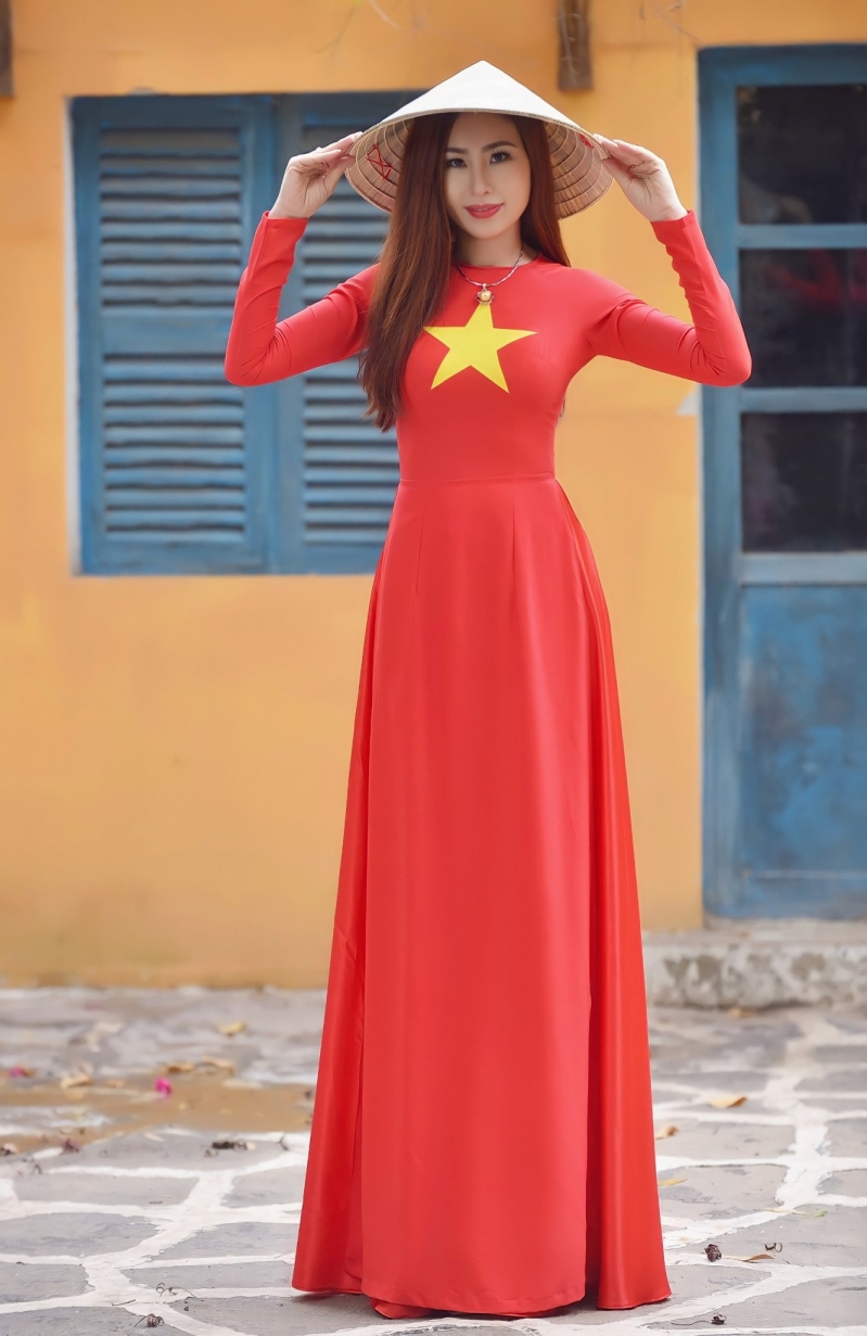 Nguyệt Trần nổi bật trong bộ áo dài dân tộc