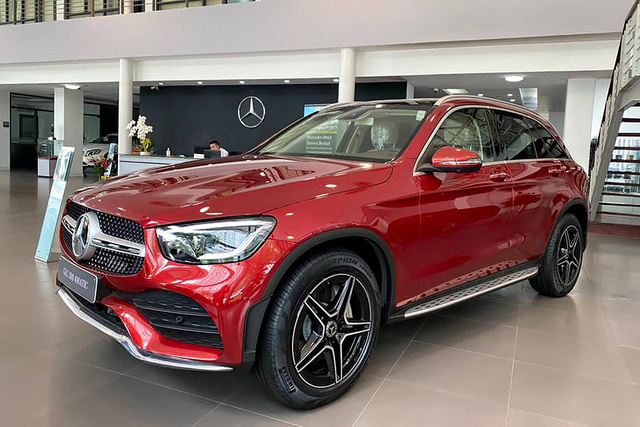 Người dùng phản ánh Mercedes-Benz GLC 300 cắt trang bị an toàn nhưng giá vẫn tăng 100 triệu đồng - Ảnh 1.