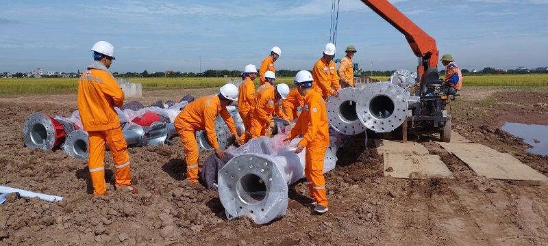 Những hình ảnh đầu tiên của Đội xung kích Công ty Điện lực Bắc Ninh ngày 3/6 tại vị trí cột 117, xã Nam Thắng, huyện Nam Trực, tỉnh Nam Định. Những hình ảnh đầu tiên của Đội xung kích Công ty Điện lực Bắc Ninh ngày 3/6 tại vị trí cột 117, xã Nam Thắng, huyện Nam Trực, tỉnh Nam Định.