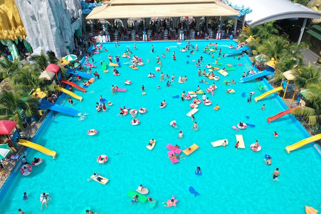 Người Sài Gòn có thể tắm nước biển vịnh Nha Trang - ảnh 1