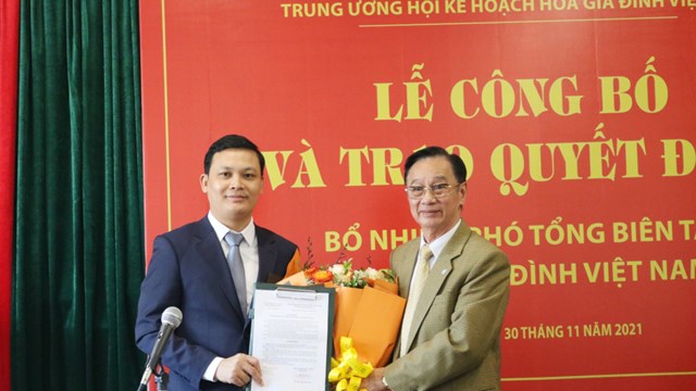 Nhà báo Hoàng Vững giữ chức vụ Phó Tổng biên tập Tạp chí Gia đình Việt Nam