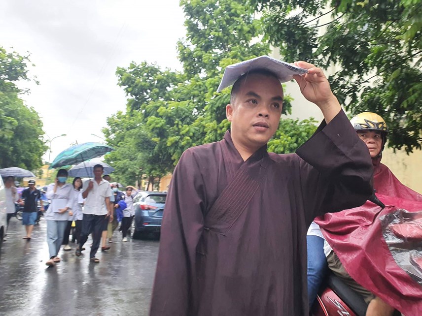 nh224-su-doi-mua-di-thi-tot-nghiep_1.jpeg nh224-su-doi-mua-di-thi-tot-nghiep_1.jpeg