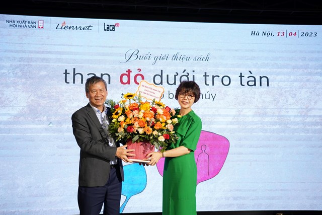nh224-van-do-b237ch-th250y-t244i-kh244ng-nghi-m236nh-d227-hay-dang-o-trong-h224o-quang_2.jpg nh224-van-do-b237ch-th250y-t244i-kh244ng-nghi-m236nh-d227-hay-dang-o-trong-h224o-quang_2.jpg