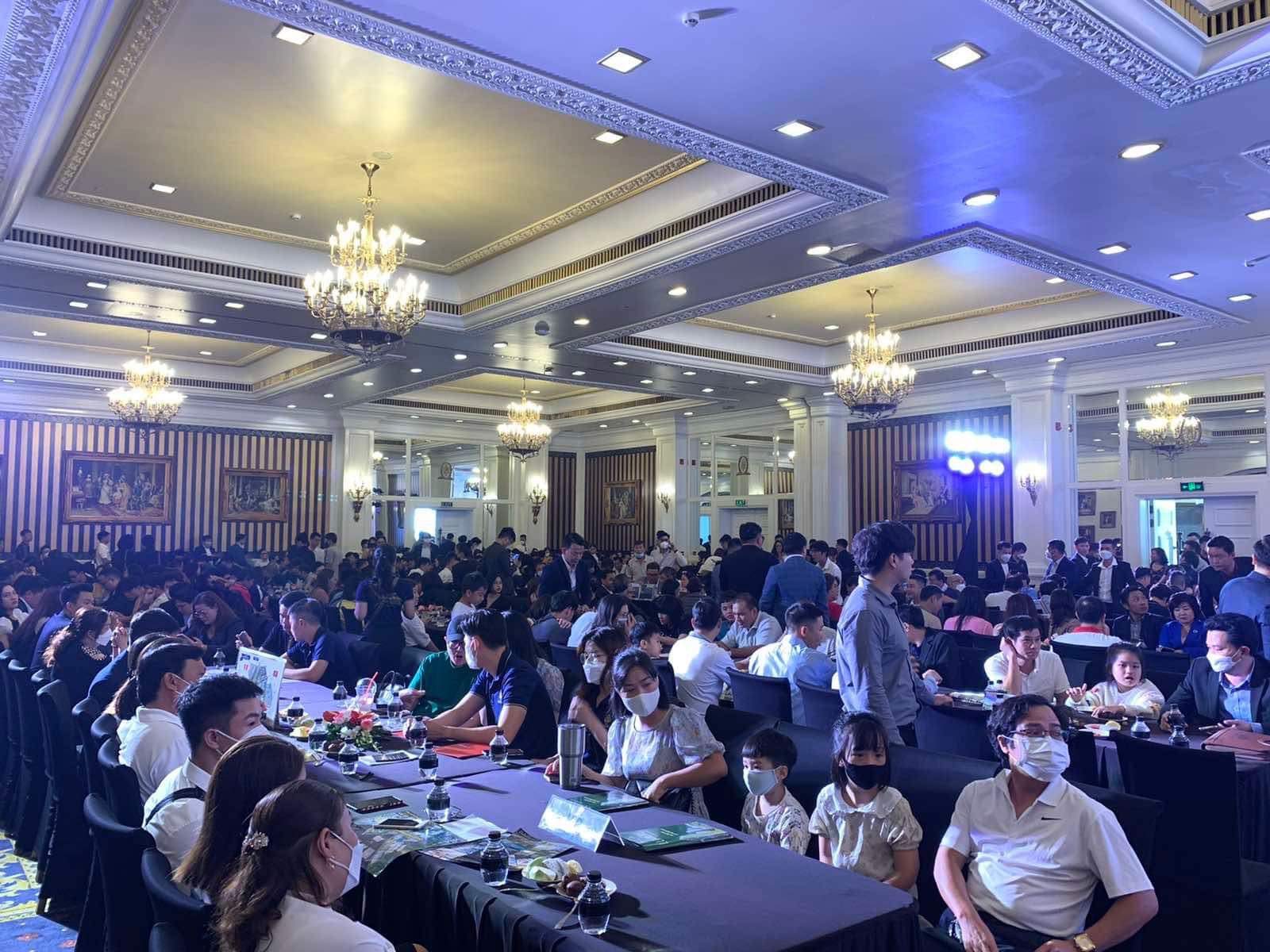 Đông đảo khách hàng quan tâm dự án thuộc đại đô thị Vinhomes Grand Park Đông đảo khách hàng quan tâm dự án thuộc đại đô thị Vinhomes Grand Park