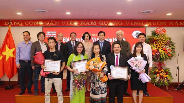Nhạc sĩ Hồng Đăng được trao Giải thưởng Lớn - Vì tình yêu Hà Nội 
