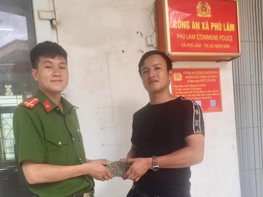 nhan-duoc-gan-200-trieu-dong-39chuyen-nham39-thanh-ni234n-8x-voi-b225o-c244ng-an_1.jpg nhan-duoc-gan-200-trieu-dong-39chuyen-nham39-thanh-ni234n-8x-voi-b225o-c244ng-an_1.jpg