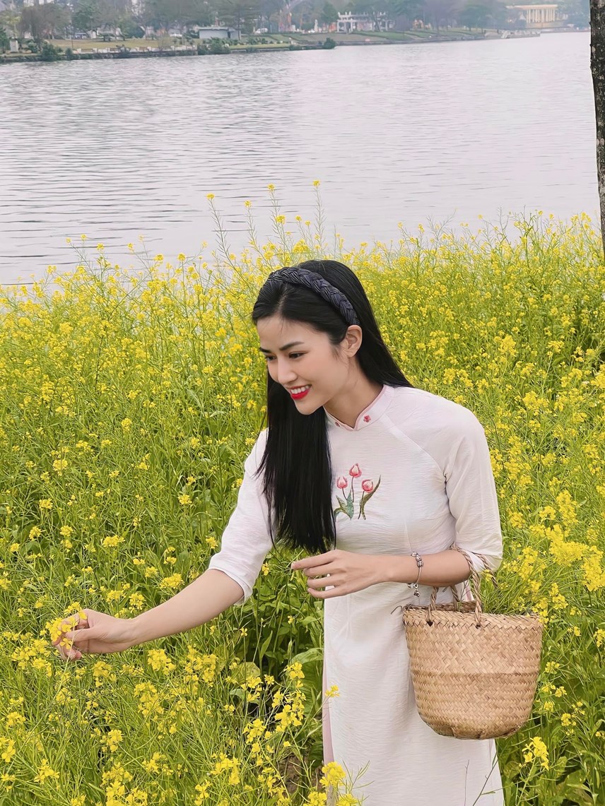 nhan-sac-g226y-thuong-nho-cua-anh-d224o-nu-ch237nh-39loi-ve-mien-hoa39_2.jpg