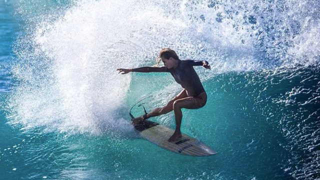 Nhan sắc mỹ nhân 'bốc lửa' vận động viên lướt sóng Alana Blanchard