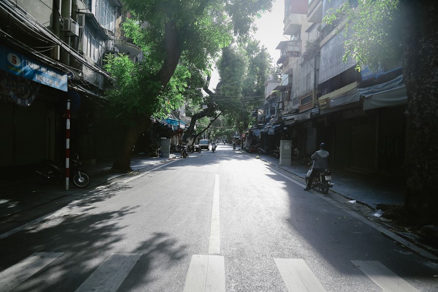nhieu-cua-h224ng-tr234n-pho-h224ng-m227-mo-cua-trong-thoi-gian-gi227n-c225ch-x227-hoi_1.jpg