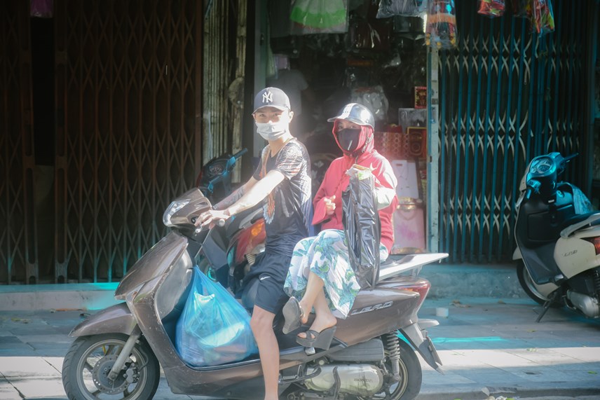 nhieu-cua-h224ng-tr234n-pho-h224ng-m227-mo-cua-trong-thoi-gian-gi227n-c225ch-x227-hoi_10.jpg