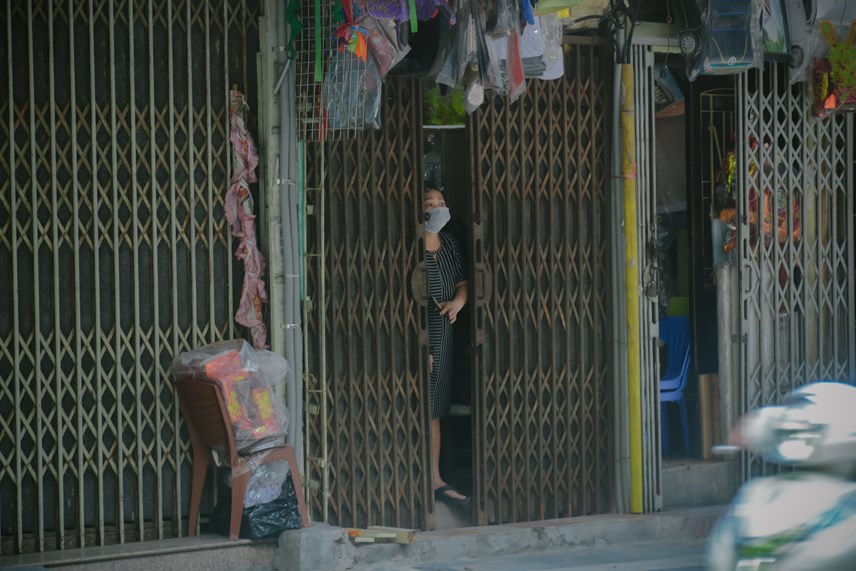 nhieu-cua-h224ng-tr234n-pho-h224ng-m227-mo-cua-trong-thoi-gian-gi227n-c225ch-x227-hoi_3.jpg